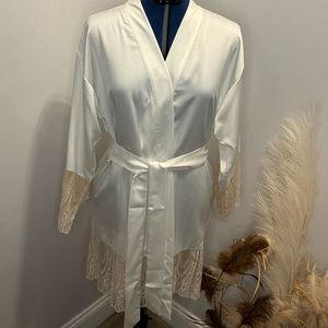 BHLDN bridal robe, white, L, gold lace detail on sleeves and hem